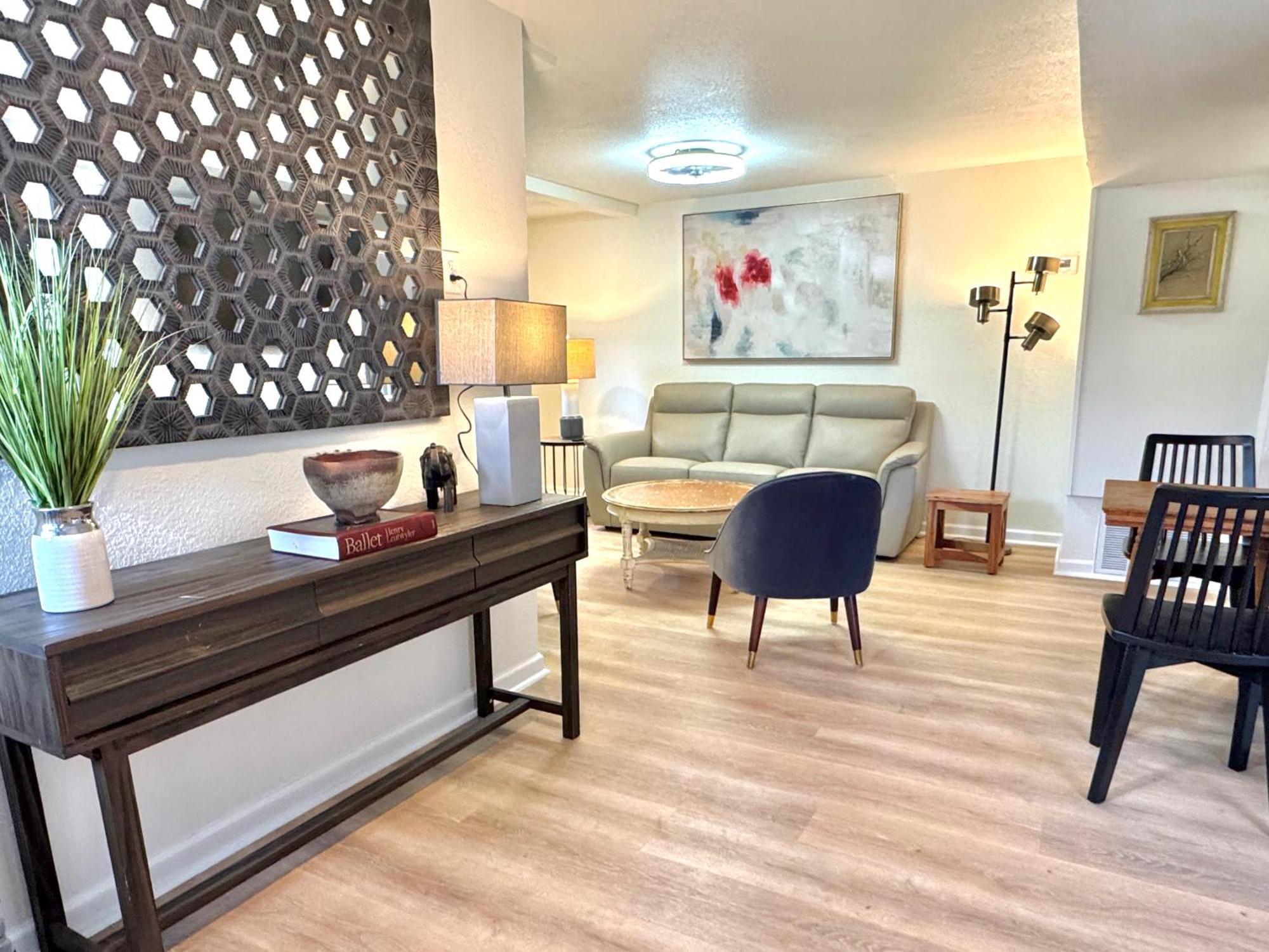 Upgraded - Easy Access To Uptown #n29 *